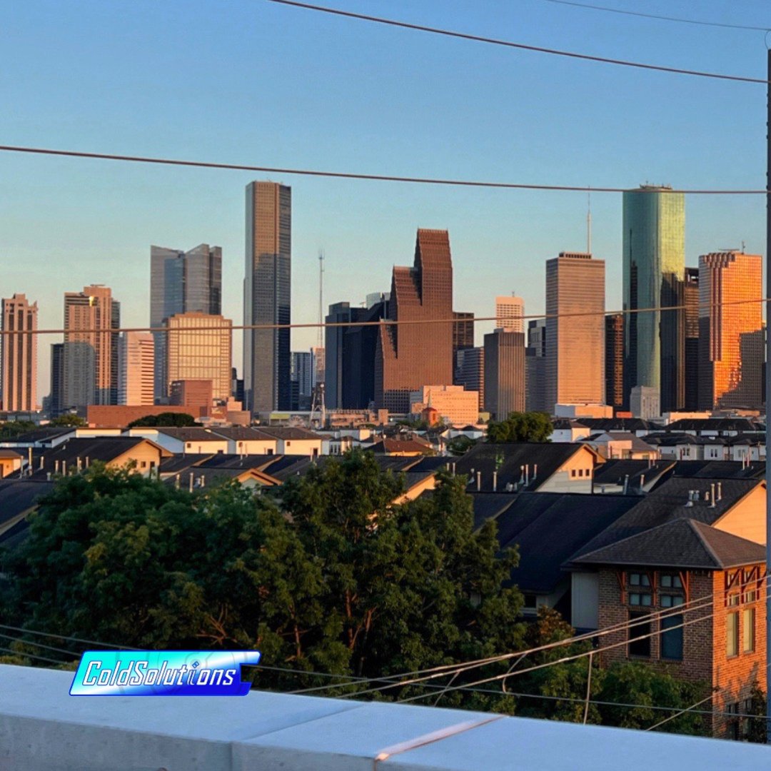 Coldsolution's tweet image. Rooftop views make the perfect backdrop for productivity. 🌇
#coldsolution #HoustonSkyline #hvac #views #houston #texas #ilovemyjob #atyourbeckandcall