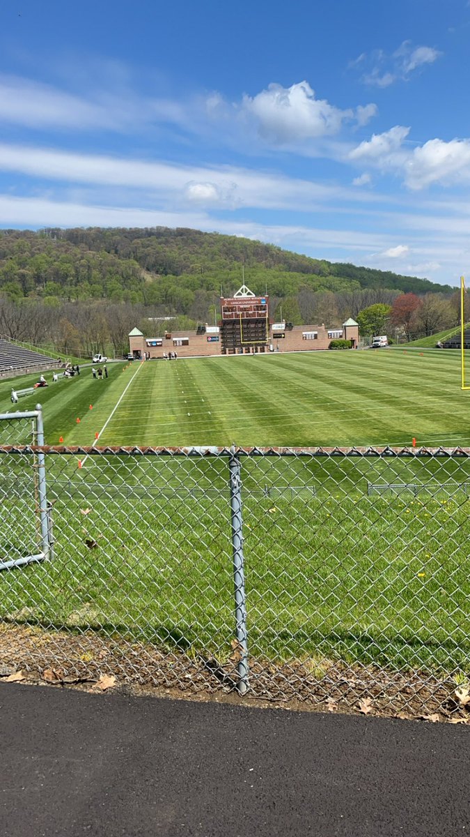 MarkHarrington_'s tweet photo. I got the chance to visit @LehighFootball  for their spring game! Big thank you to @CoachBozym for giving me the chance to come up, and @CoachBenThaw for talking about the LB’s. @LU_CoachMac @coach_cahill @NedimyerVince @MtLionFootball https://t.co/2vdH8yvWJy