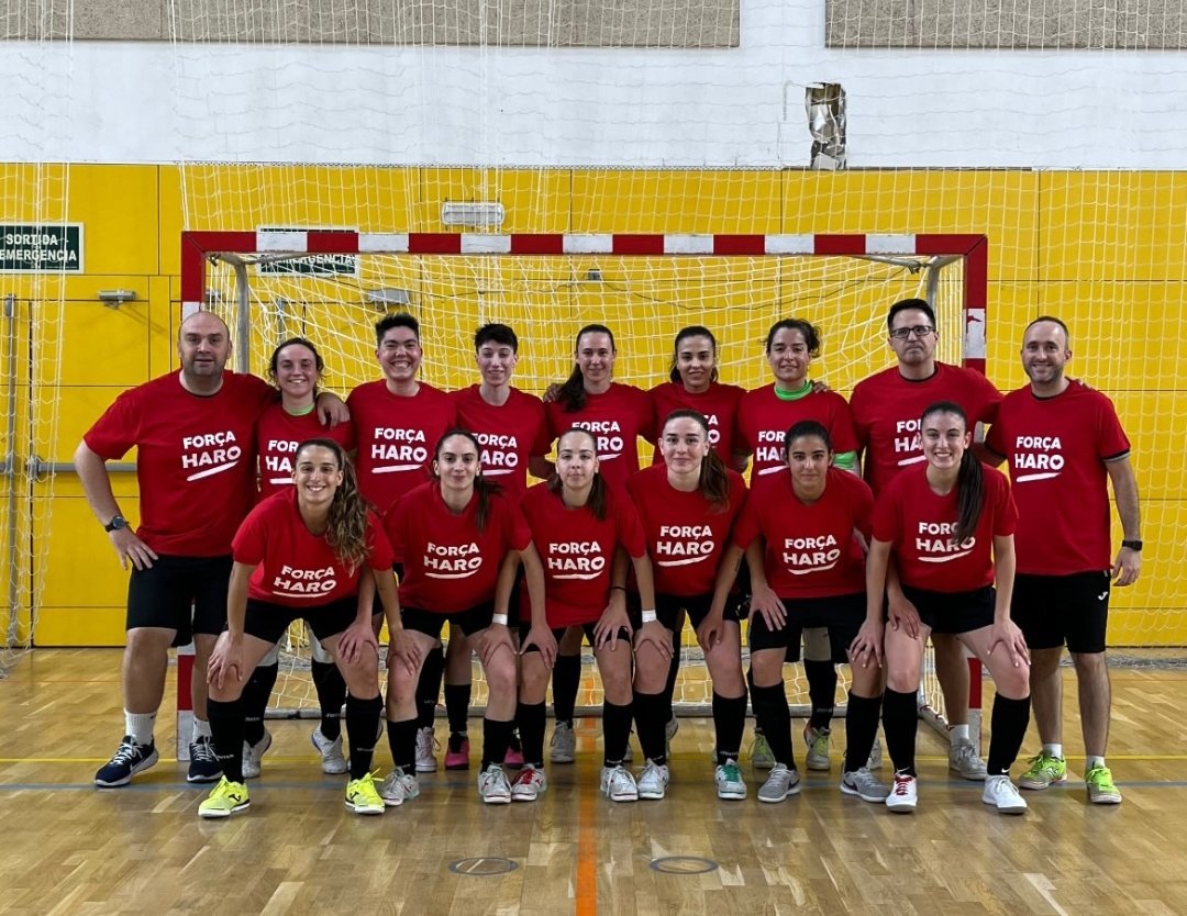 Jacob_Busta's tweet photo. Recta final.
Llegamos con muchas ganas para luchar por entrar a play off.
El camino no ha sido fácil, ni lo que resta lo va a ser, pero queremos sufrirlo y disfrutarlo juntas.
4 finales por delante para nosotras! 💪🏻

#ellas❤️🤍 #ilusion #equipo #forçaHaro
@PenyaEsplugues https://t.co/quJkenMSTT