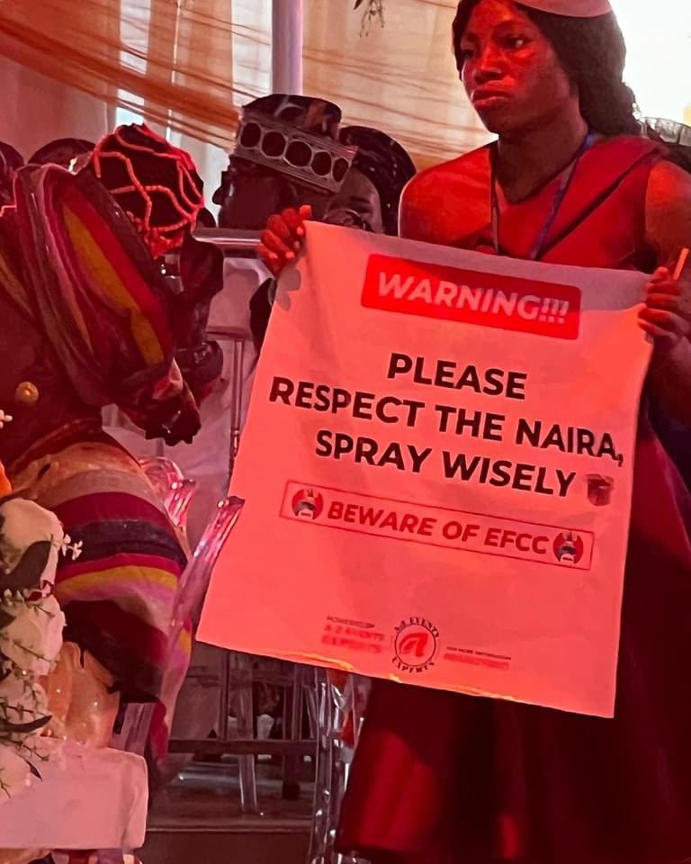Lmao 🤣..... People have started respecting the Naira.... EFCC do this one.... 😆 🤣 😂