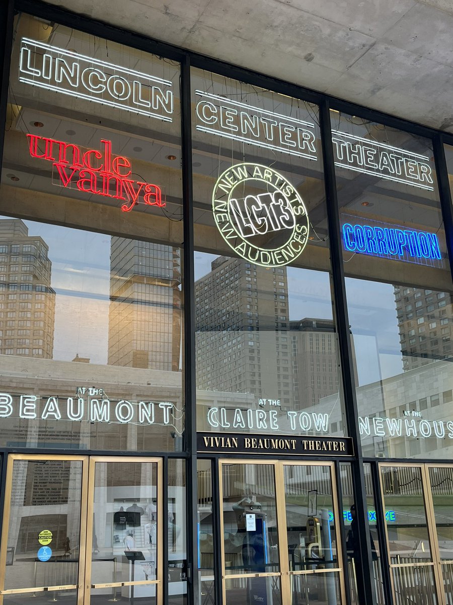 Back in nyc: Theatre, bagels and sunshine. 🗽😁