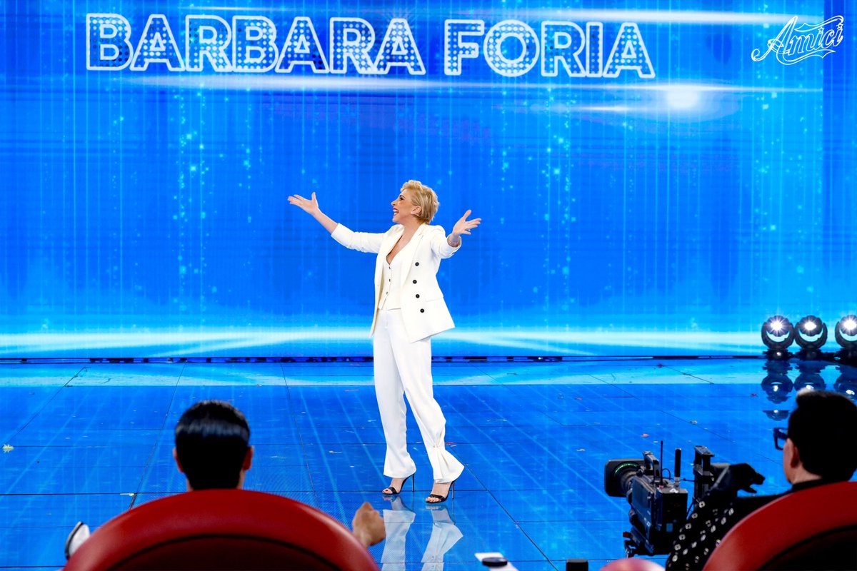 Ladies and gentlemen Barbara Foria è tornata a trovarci sul palco di #Amici23 con tutta la sua simpatia!