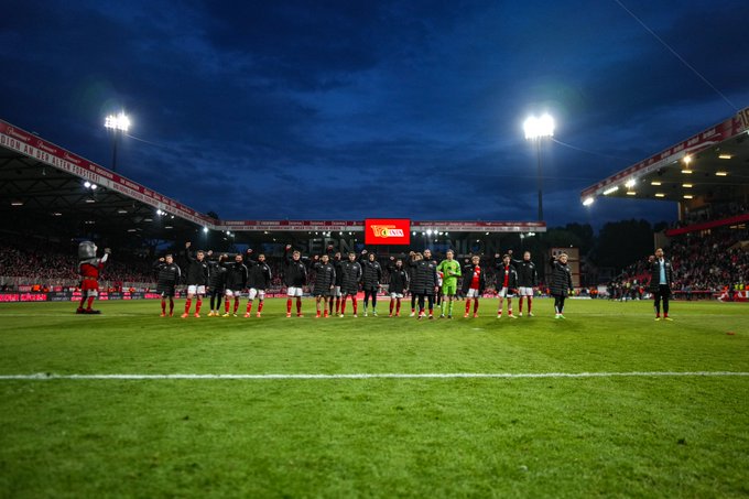 Die Mannschaft vor der Waldseite