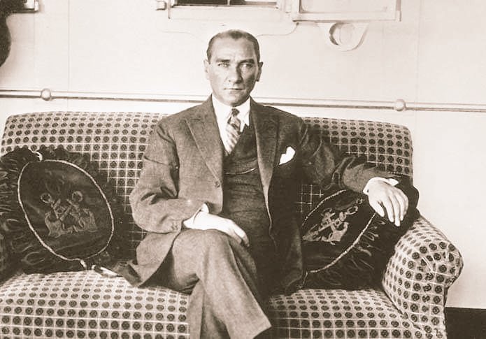 Biz ' Yerel Halk ' değiliz. Türk Milletiyiz. Türkiyeli değiliz. Ne Mutlu Türküm diyene 🇹🇷 diyen Gazi Mustafa Kemal Atatürk 'ün yolundayız. Ve, O' nun, 'Türkiye Cumhuriyeti'ni kuran Türkiye halkına Türk Milleti denir.' sözü eskimez, pörsümez! IMF Mehmet Şimşek Suriyeli