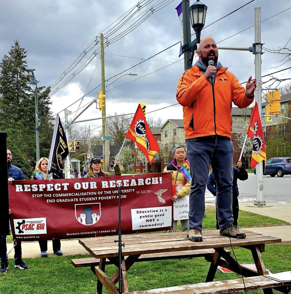 kernaghant's tweet photo. Great to see @Ldn_Labour, @OFLabour, @CUPEOntario &amp; many others supporting Graduate Teaching Assistants fighting for a #FairDealNow &amp; an end to the #StrikeAtWestern. #ONpoli #ONpse @PSAC610 https://t.co/peDAG5v9iM