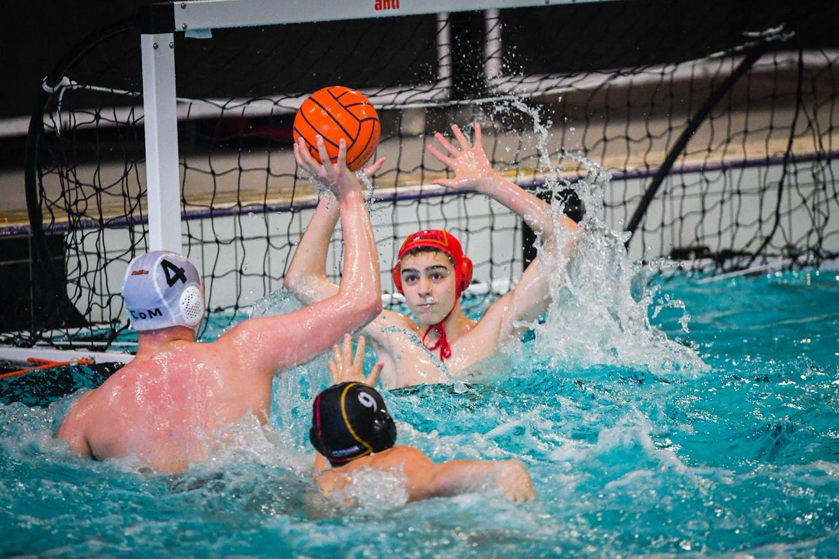 First look at some of today's action shots from the opening day of the GoCardless Swim England Water Polo National Age Group Championships 2024 (U17/U19) 📸📸

Check out the link to see more from Will Johnston Photography ⏩ bit.ly/WillJohnstonPh…

#SEWaterPolo | #WaterPolo