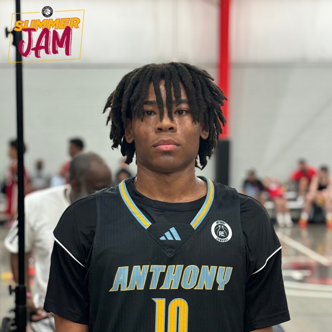 AE5 won in dominant fashion this afternoon, JR Leonard leading the way with a cool 25 points. He’s proving to be one of the best volume scorers in this class and made it look easy today. Expect JR Leonard to be a very hot name this spring.
