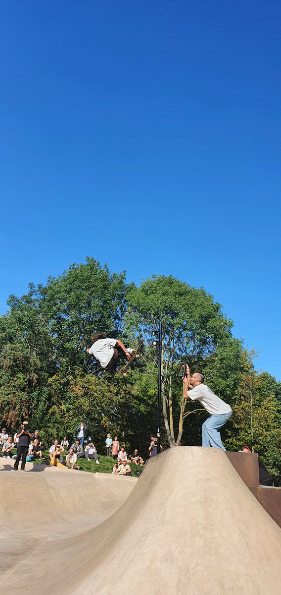 lelaborantinla's tweet photo. merci le skate https://t.co/z3TAFRgRT7
