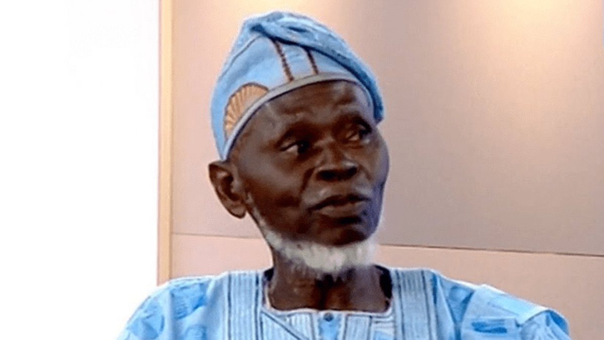 Where is Lamidi Apapa? The hungry herbalist have been too quiet for sometimes now. I thought he has balls, but never knew he’s a miserable errand old man.