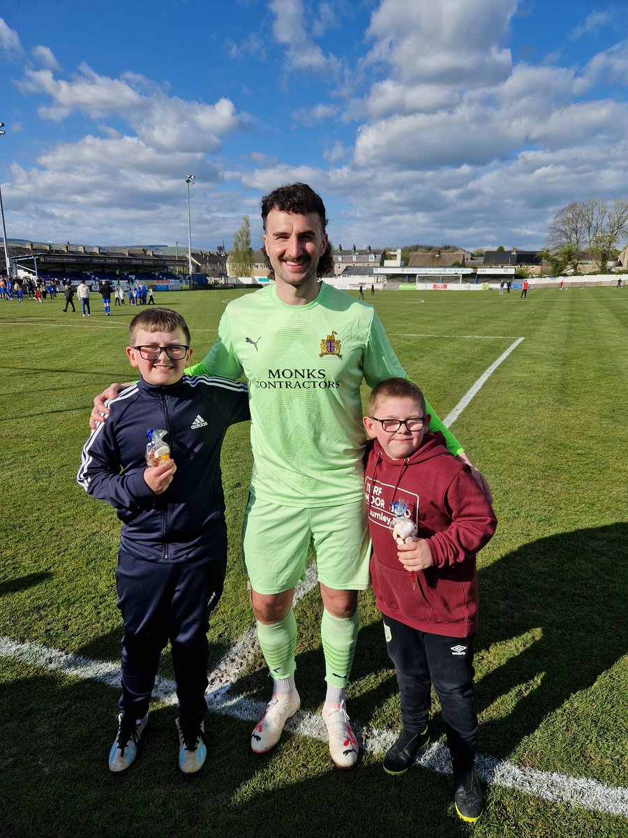 Great win for Clitheroe, 3-1 in last home game of season. Boys enjoyed it, here with keeper Hakan Burton after the game