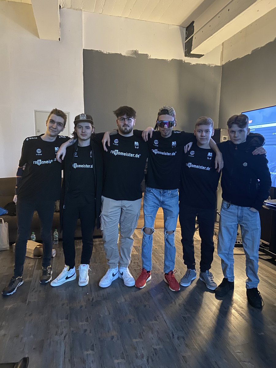 Love you guys, you are the best we have so good time here in germany. @AKAHEROESPORT @KungFu_AJ @666DEEVIL_ @ZAZZLE42 @ST3BZ1 @FMB0803 and all the rest from the organisation ❤️🤩