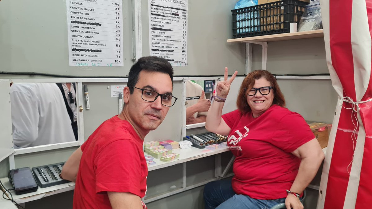 ‼️🎡 Último turno en #LaPCEra2024. Gracias a todas las personas voluntarias que crean y trabajan en esta caseta para hacer de la #FeriaSevilla24 un lugar menos elitista y donde todas y todos seamos bien recibidas.