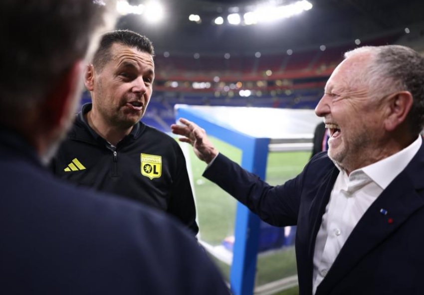 SocialGones's tweet photo. [#DirectionOL] Laurent #Prudhomme au sujet de Jean-Michel #Aulas – via L'Équipe 🗨️

« Il m'explique l'historique avec les autres clubs, il me présente les responsables politiques, les hommes d'affaires de Lyon...

Il est incroyablement aidant et m'ouvre beaucoup de portes. »

#TeamOL 1/2