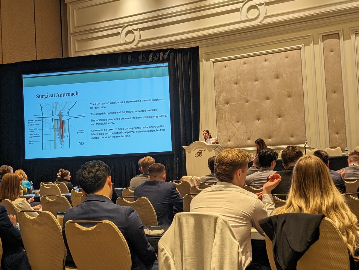 Had tons of fun working up a distal radius consult with @StudentAOAO in Vegas! Thanks for having me 💚🦴