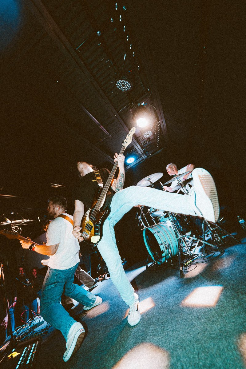 Dead Poet Society tweet media