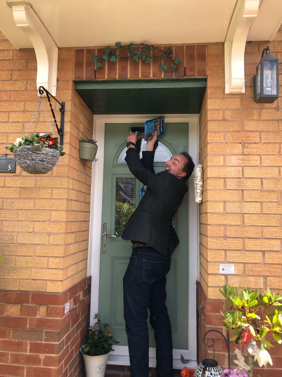New one today on the campaign trail, I've never seen a letterbox so high!

#voteConservative #torycanvass