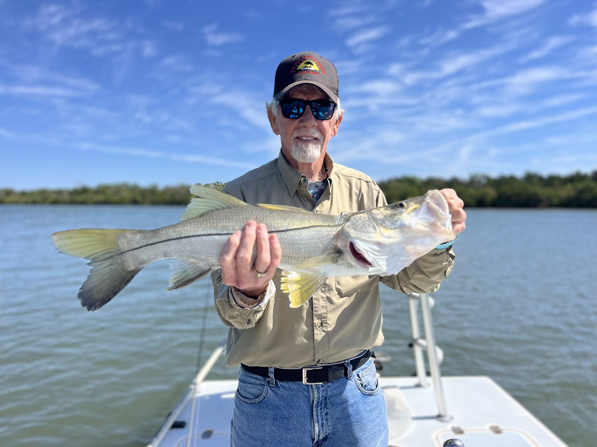 Joined by some new clients from GA recently with goal of catching some snook. Found several nice ones with redfish & speckled trout mixed in. #floridasightfishing #fishing  #catchandrelease #saltwaterfishing #flatsfishing #mosquitolagoon #indianriverlagoon #newsmyrnabeach #snook