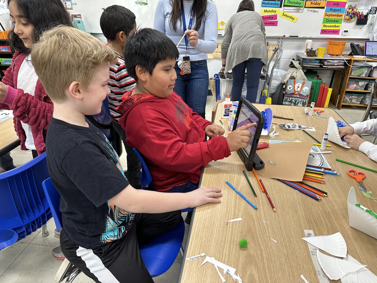 SubdirectorMeza's tweet photo. Great to have SciTech out to help all our @D59JulietteLow 2nd graders learn about different types of habitats! https://t.co/ycNb4B8vvp