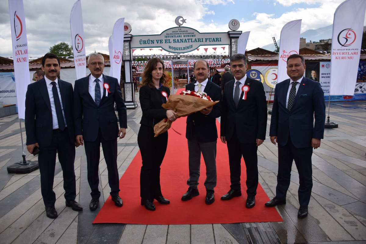 Hükümlü ve tutukluların ürettiği ürünlerin sergilendiği İşyurtları Ürün ve El Sanatları Fuarı, Bursa'da açıldı. Gıda, tekstil, gümüş işleme, ahşap hediyelik eşya, deri çanta gibi birçok ürünün beğeniye sunulduğu fuar, 24 Nisan'a kadar ziyaret edilebilecek. ➡