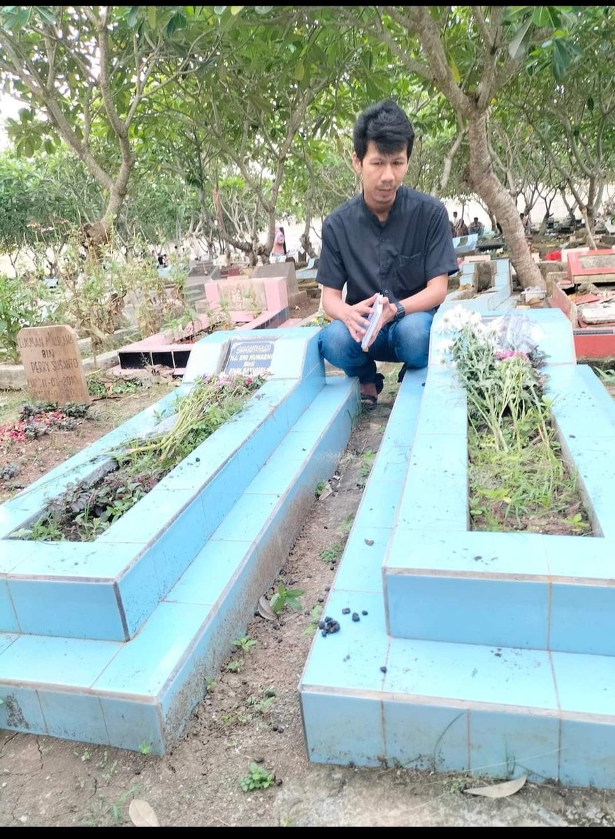 DeniMalieh's tweet photo. #alfatihah 🤲 https://t.co/NXoTDJn9GW