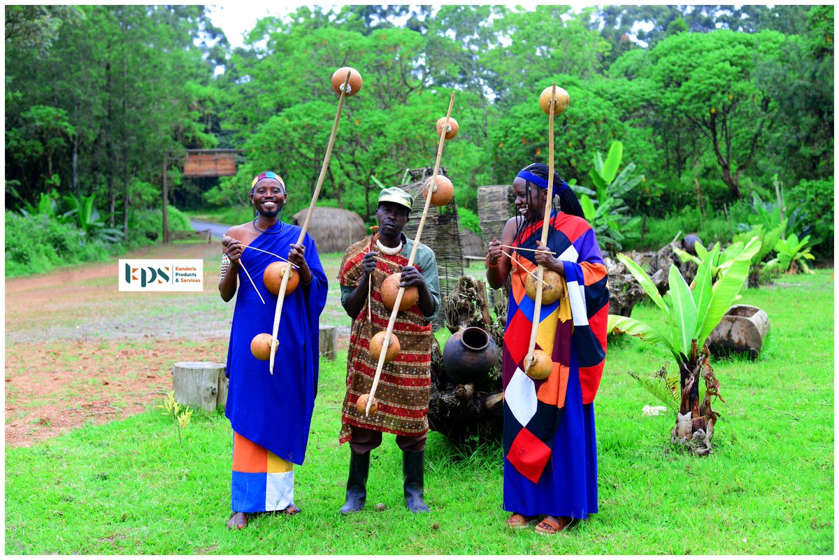 Krockdeco's tweet photo. And we are pleased to announce that we will soon be giving “ Umuduri “musical courses, with the collaboration of our very own Alfred Nyandwi.
To know more about that Traditional musical Instrument and the musical courses soon to be given,STAY TUNED!!! https://t.co/i34y4W2i1w