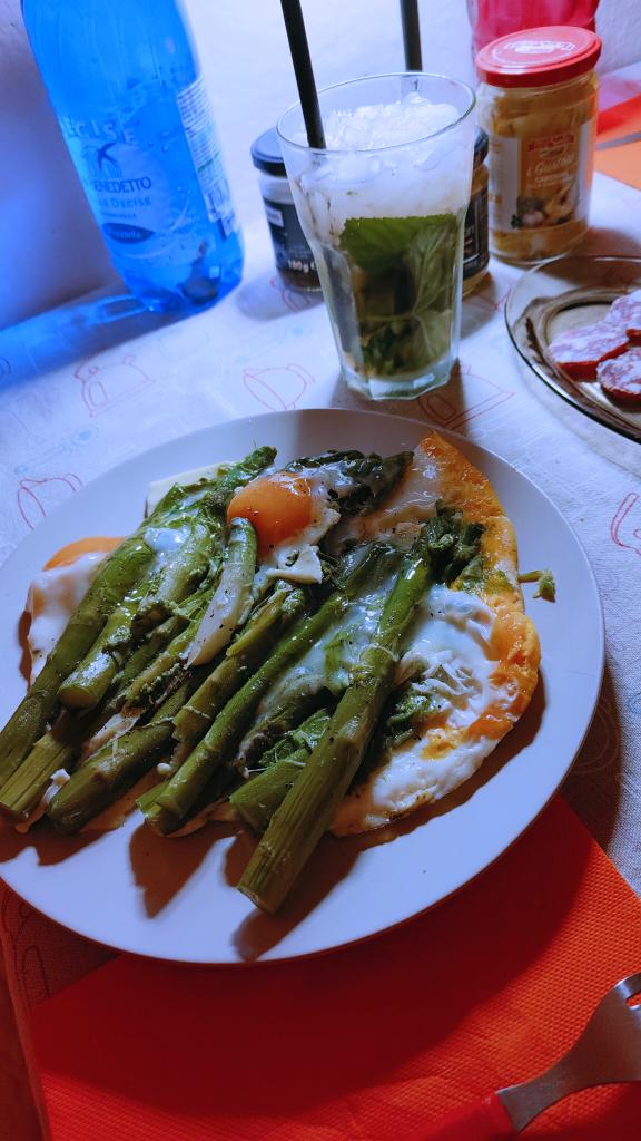 robyk68's tweet photo. Asparagus of my farm and first mojito season 🙋🏽‍♂️😋😋😋 https://t.co/ceOfs5KMVn