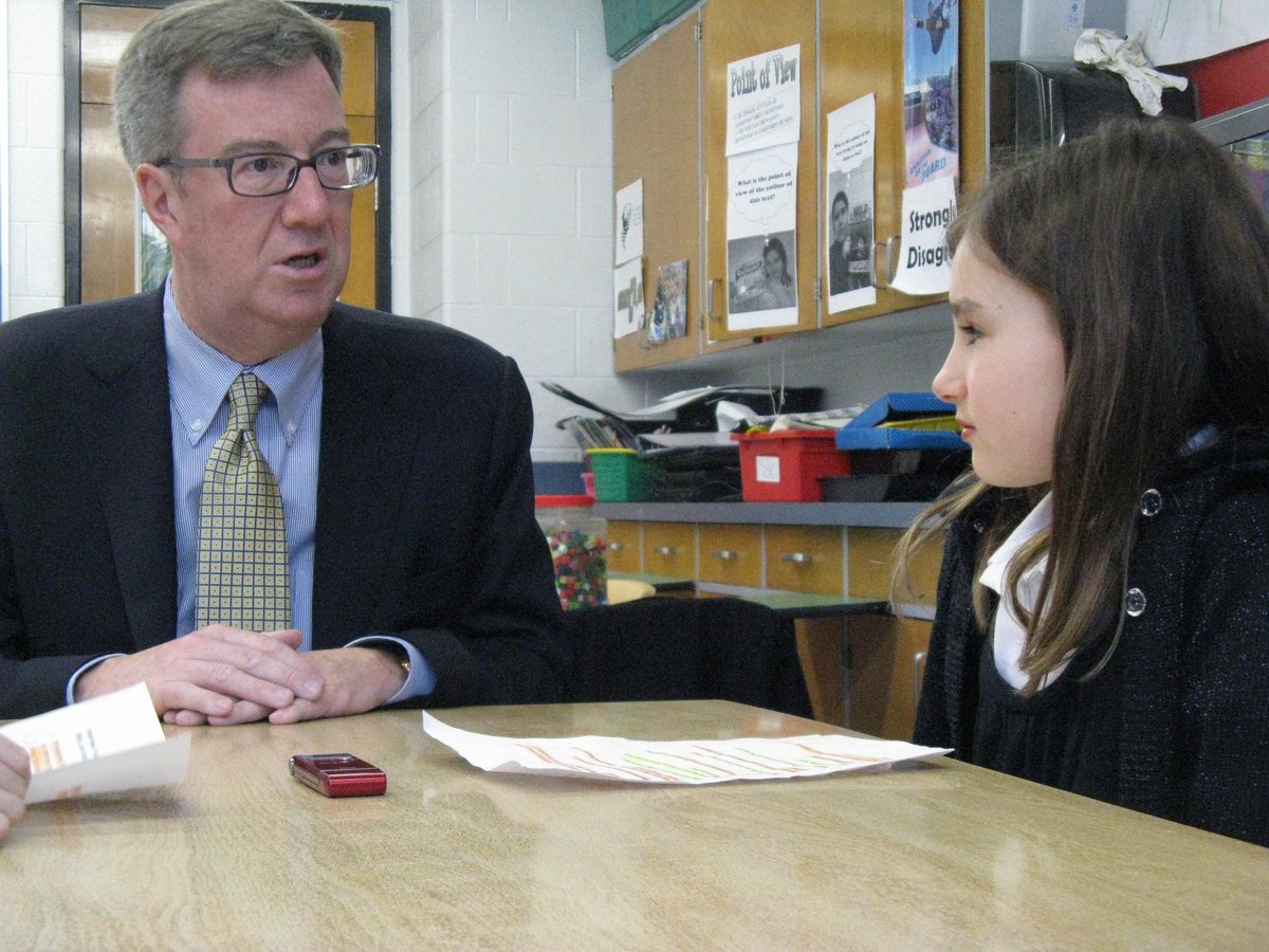 My heart! Another beautiful memory. That time @JimWatsonOttawa was kind enough to visit my daughter’s grade 3 class so she could interview him for a podcasting project! Grateful. 

#Ottawa