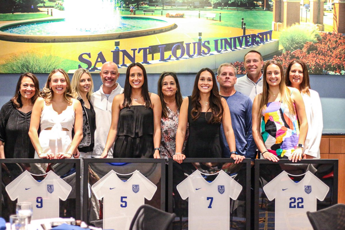 SLUWSoccer's tweet photo. 𝘎𝘰𝘵 𝘵𝘩𝘦 𝘣𝘢𝘯𝘥 𝘣𝘢𝘤𝘬 𝘵𝘰𝘨𝘦𝘵𝘩𝘦𝘳 𝘧𝘰𝘳 𝘰𝘯𝘦 𝘭𝘢𝘴𝘵 𝘵𝘪𝘮𝘦 🥲

𝓣𝓱𝓪𝓷𝓴 𝔂𝓸𝓾 𝓼𝓮𝓷𝓲𝓸𝓻𝓼, you’ve left a tremendous ʟᴇɢᴀᴄʏ behind and paved the way for future Billikens 👏🏻🫶🏼

#HTR #RollBills https://t.co/4Dl5apxvKy