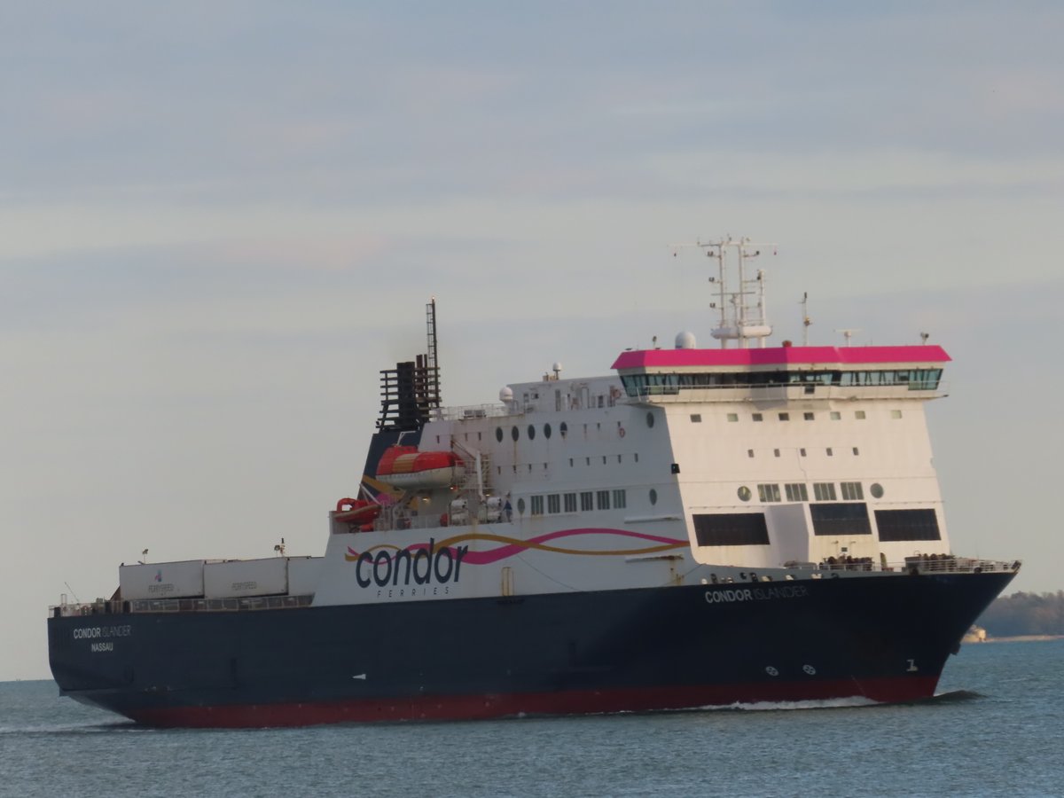 Condor Islander coming into Portsmouth on the 20/4/2024. @Condor_Ferries @PortsmouthPort @mikesellersPIP