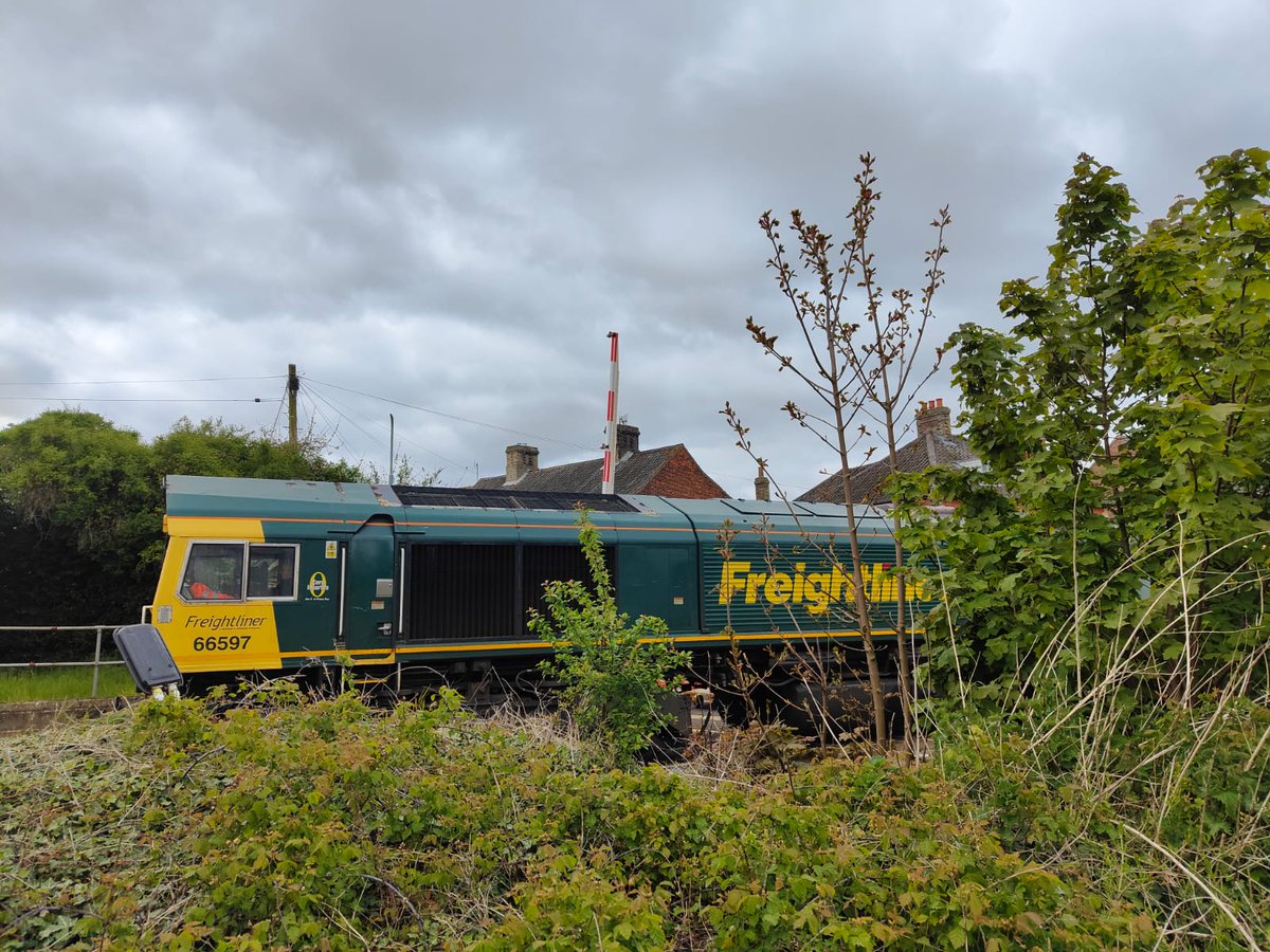 Brilliant photos today of the weekend engineering work happening @greateranglia #Saxmundham taken by the team @eastsuffolkone. Buses replace trains #Ipswich - #Lowestoft today 20/4 & tomorrow 21/4. Buses replace trains #Ipswich - #Halesworth Saturday 27/4 & Sunday tomorrow 28/4