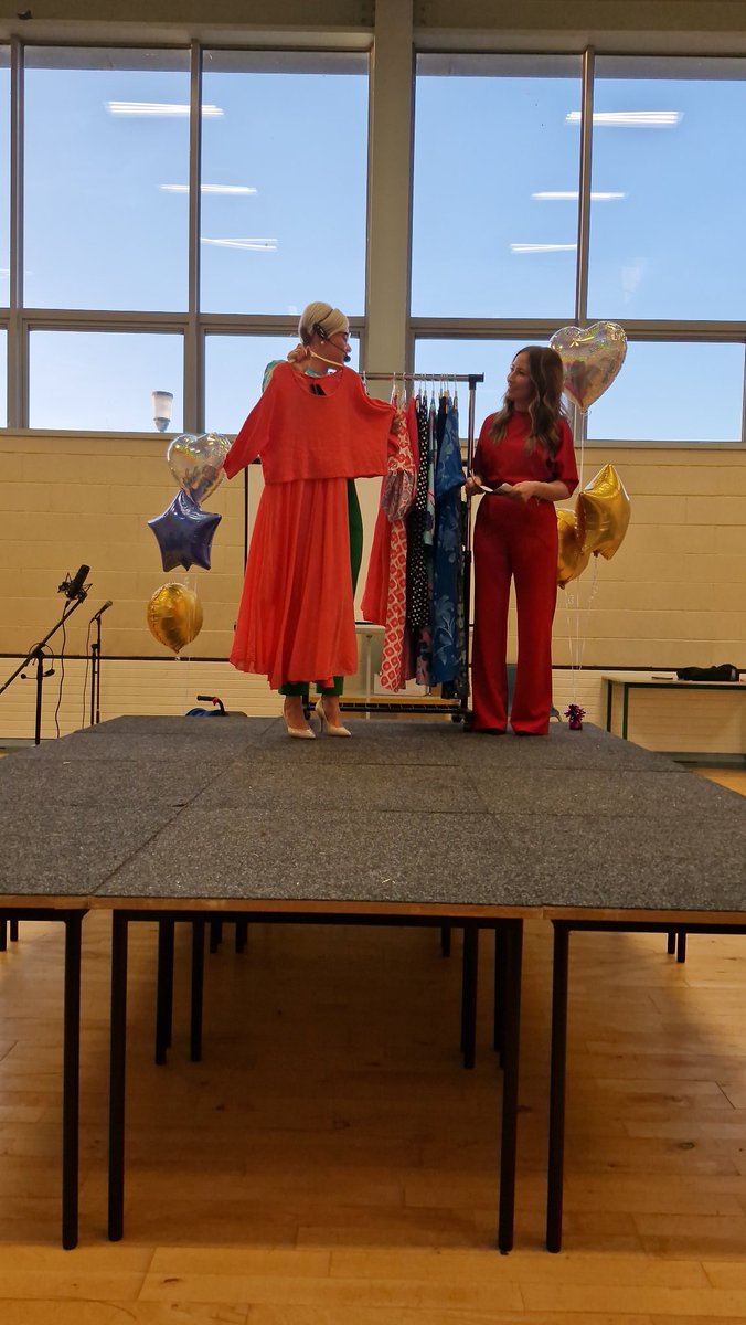 styledbytrish's tweet image. Great night last night at 'Glow &amp;amp; Grow' event fundraiser for @gaelscoildurlas - delighted to give a talk on body shape &amp;amp; the importance of knowing how to dress for your shape! 
#personalstylist #bodyshape