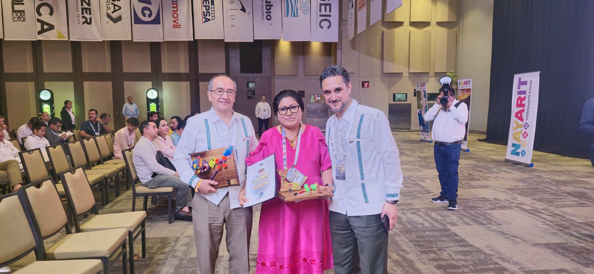 AMIVTAC_Chiapas's tweet image. VII Seminario Internacional de Puentes: Enlace al desarrollo.

Delegación Chiapas 

#seminariodepuentes
#amivtacchiapas
#puentes
#IngenieríaVial
#viisip
#vidantanuevonayarit