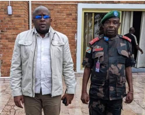 TazamaRDC_Infos's tweet photo. #GOMA: L'ancien Directeur de campagne du Président Félix Tshisekedi en séjour à Goma a rencontré le Gouverneur Militaire de la Province du #Nord_Kivu, ce samedi 20 Avril 2024 au Gouvernorat. @shabani_lukoo a, à cette occasion, échangé avec le Général Major #Peter_Chirimwami sur plusieurs questions d'actualité, dont la situation sécuritaire qui prévaut dans la province du Nord-Kivu. Le Conseiller du Président en Matière électorale et homme de confiance du régime a ensuite transmis les encouragements du Président #Félix_Tshisekedi au Général Major Peter Chirimwami pour ses efforts qui visent à juguler et éradiquer l'insécurité à #Goma et au #Nord_Kivu en général, une manœuvre de l'ennemi entretenue afin de créer la psychose au sein la population et à l'opposer à son armée et aux autorités.
@TazamaRDC_Infos
