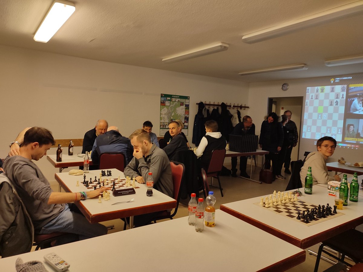 Public Viewing Kandidatenturnier und grillen ein perfekter Abend #schach #oranienburg