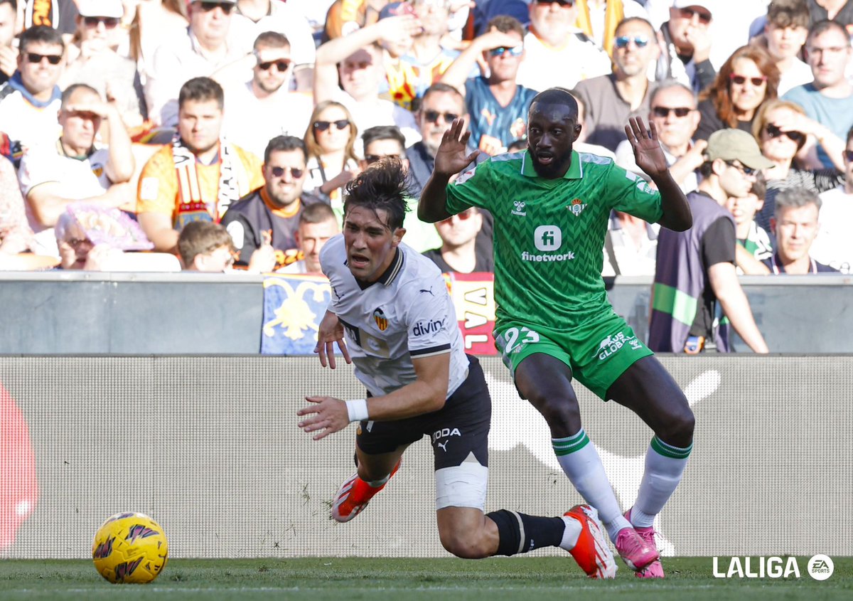 📻⚽️ Escolta de nou la retransmissió del VCF 1-2 @RealBetis en @Capital_vlc 🎙Amb @pacolloret_, @sergiogeaboix, @cegeavivo, @rafadasi10, J. Rodri i Lagardera •Prèvia: go.ivoox.com/rf/127808624 •Partit: go.ivoox.com/rf/127808646 •Post: go.ivoox.com/rf/127808807