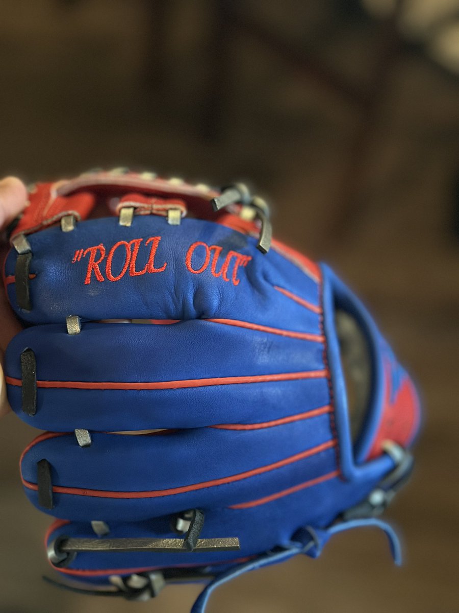 Sheeeeesh! A new training glove/ glove for KJ! Thank you <a href="/BeRelentlessllc/">Relentless Sports</a> for making it happen! These guys are LEGIT! #custom #training #glove