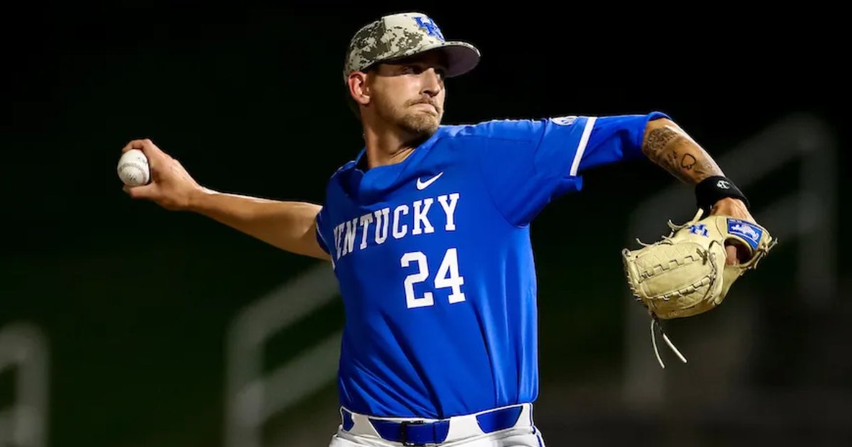 Right-hander Ryan Hagenow, Kentucky's fourth pitcher of the game, relieves Hogan with two outs in the fifth. 📸: @UKAthletics 🔗: on3.com/boards/threads…