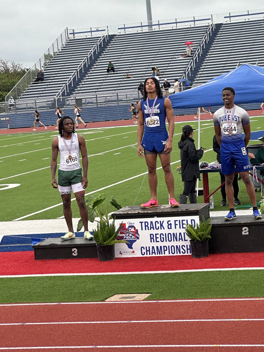 Congratulations to Dekaney's Tanook Hines from Dekaney 1st in 200 at the UIL Regional Track Meet 👟🥇 State Bound #Earned ⁦@SpringISD⁩ ⁦@DekaneyFootball⁩ ⁦@Dekaneywildcat⁩