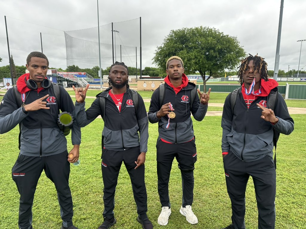 Congratulations to the @LonghornSpeed 4x200 relay finishing 3rd at the Regional Meet #TTHL @geraldhudson @cedarhillisd @RecruitTheHill1 @TheHillTTHLFB