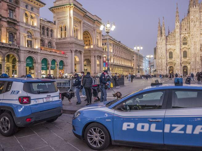PasqualeGriesi's tweet photo. A #Milano sono state #controllate 1,4 milioni di persone dalla #polizia!
Sono state #sequestrate oltre due tonnellate di #droga nel 2023
103,19 chili di #cocaina 
2.028 chili di #hashish
209 chili di #marijuana
6,42 chili di #eroina
21 chili di #DrogheSintetiche 
#sicurezza https://t.co/UvQwP2anbL