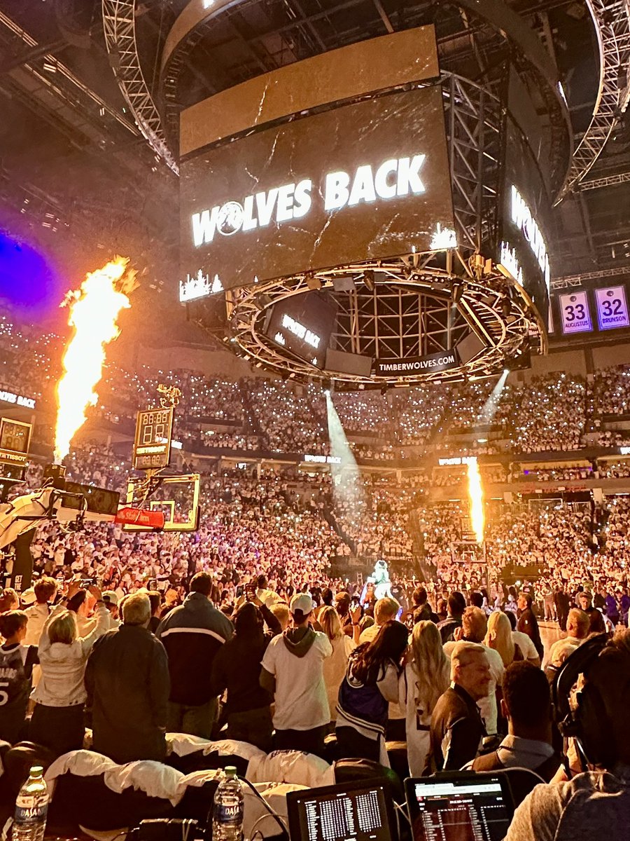 MarneyGellner's tweet photo. Let’s goooooooooo @Timberwolves!!!!!!!! 🐺⚡️ https://t.co/FqozbkGoqu
