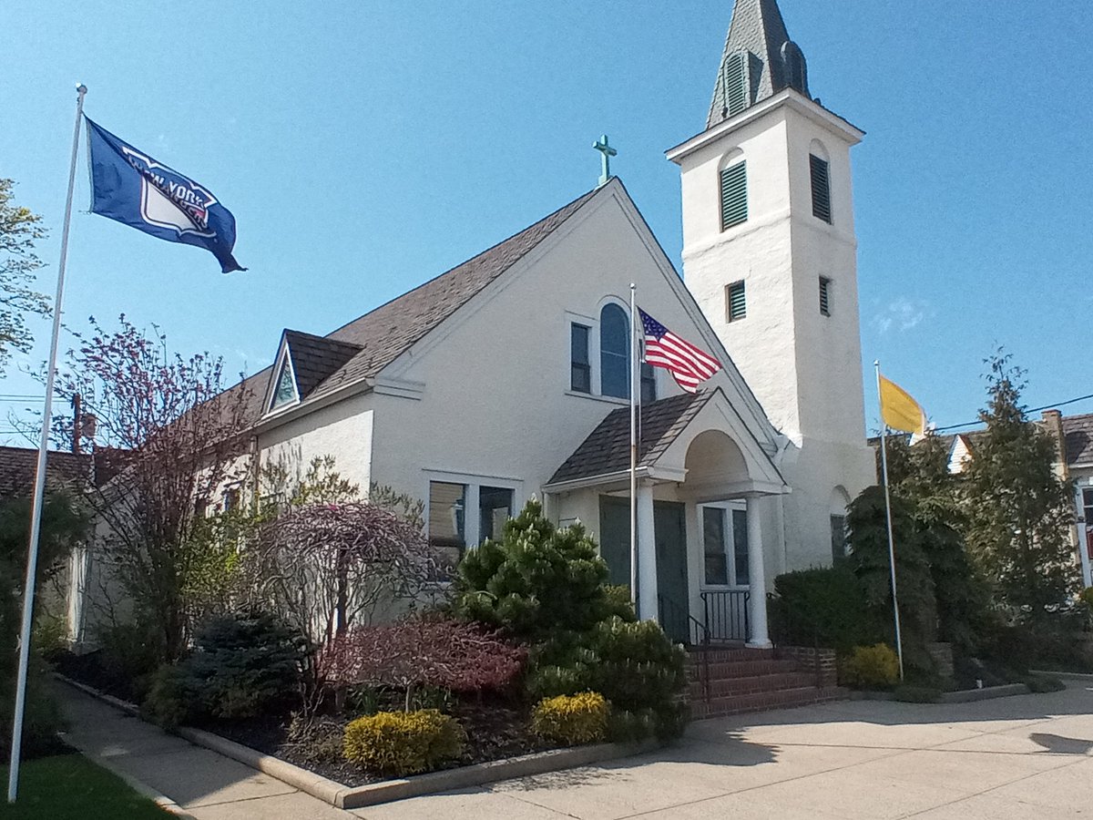 RangerSweetie29's tweet photo. If This Isn't A Sign,Rangers Flag In Front Of Rectory At My Church #WaveThatFlag #SacredHeart #IslandPark #NYR https://t.co/WeDcQFA6fs