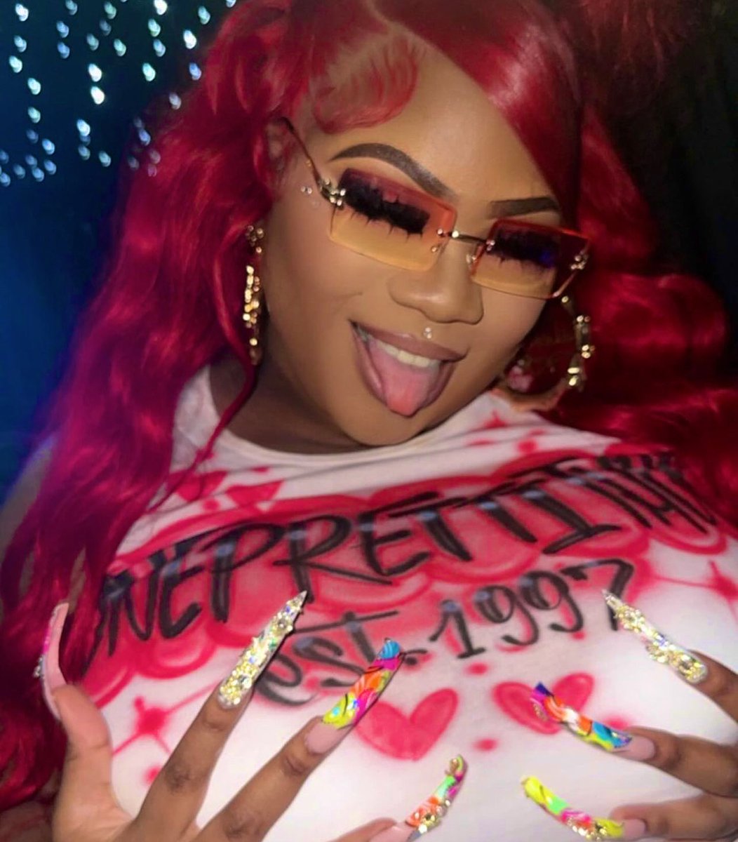 Prettybaddiee_'s tweet photo. It’s only right to crown her as the UKBadderz Queen for season 1 ! #valentina #ukbadderz #ukbaddies #baddies #shadeborough https://t.co/x1wNF1U2Xl