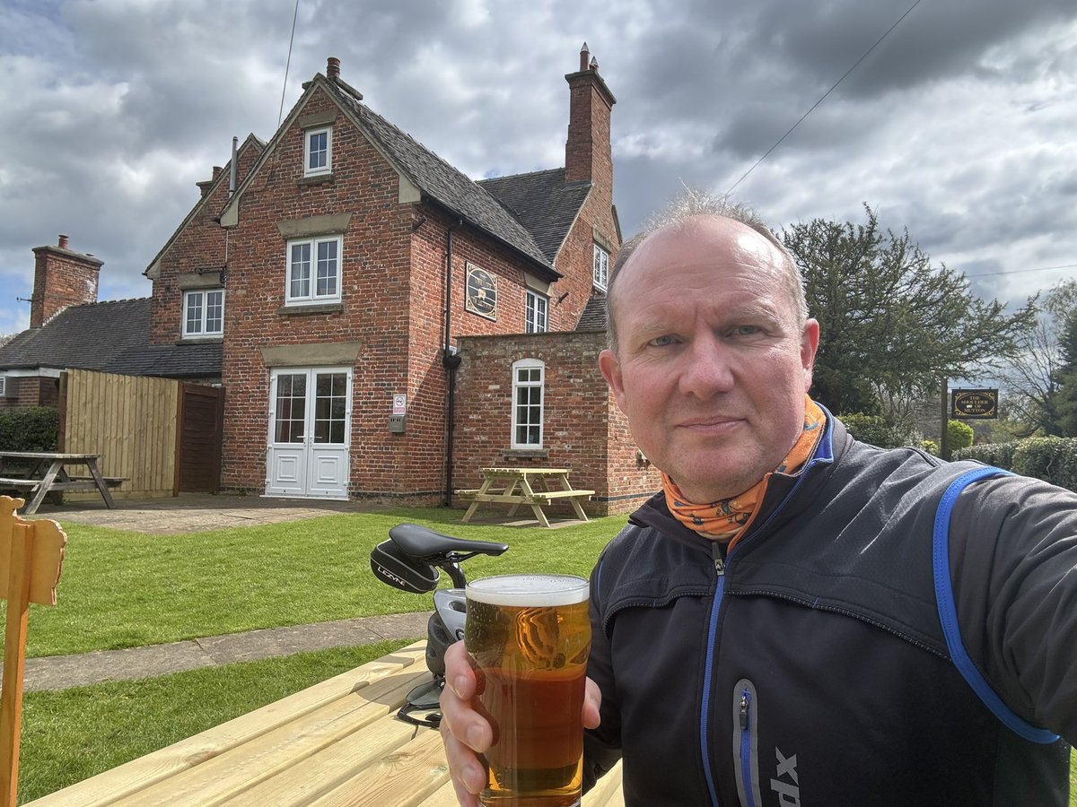 4 weeks left until we tackle the tough hills of Devon, today’s @Pedallingforpub training hit the Derbyshire hills. Great to visit 2 fantastic members pubs for vital cycling supplements. All for 2 brilliant charities @apavementaway & @LTCharity 👇🙏 lnkd.in/eYU8PEx8