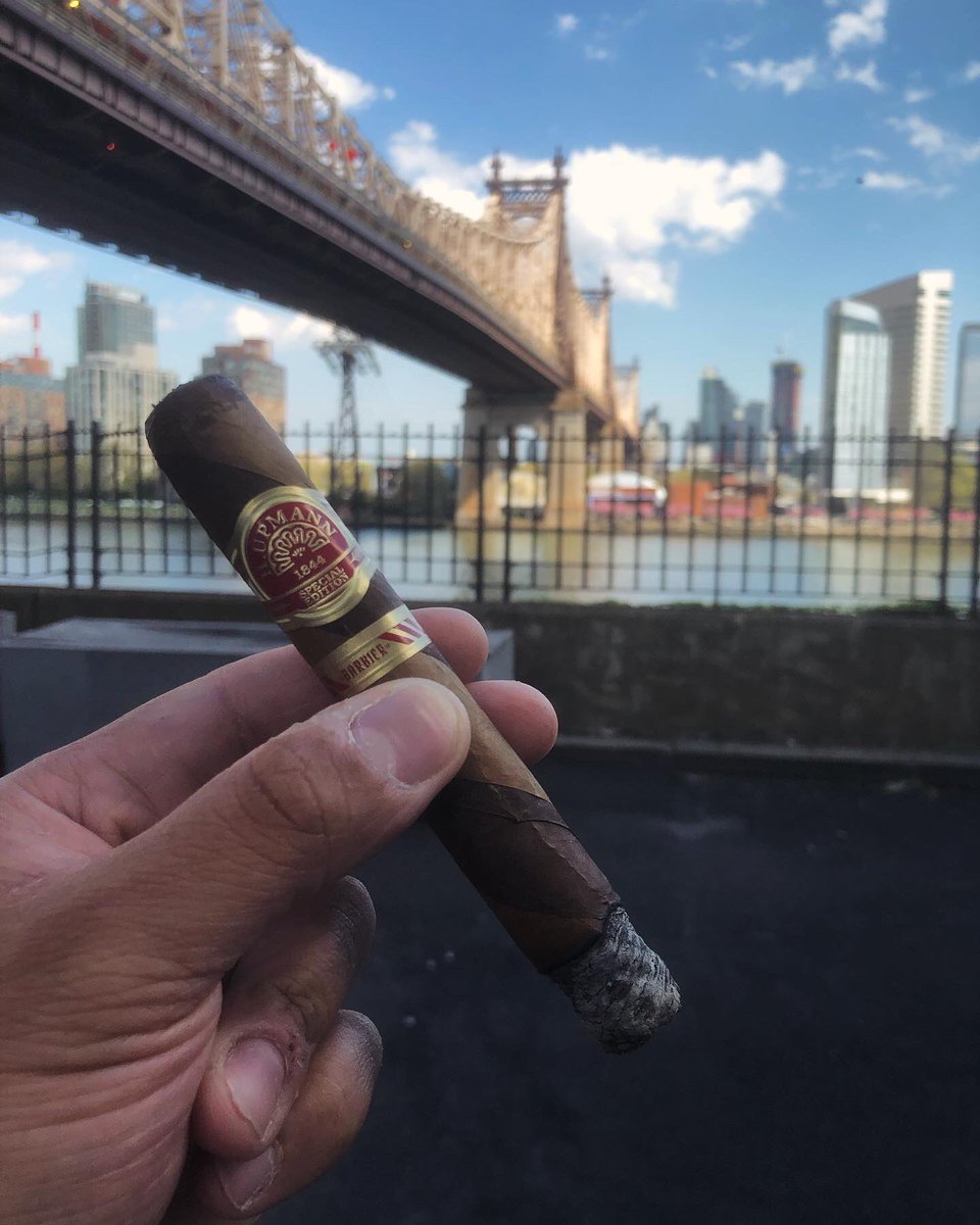 JFabian94259530's tweet photo. Enjoying a nice H.UPMAN Cigar alongside the East River / 59th st bridge! #hupman #hupmancigars #59thstbridge #eastriver #NYC 🗽 https://t.co/tkyd4M6SMk