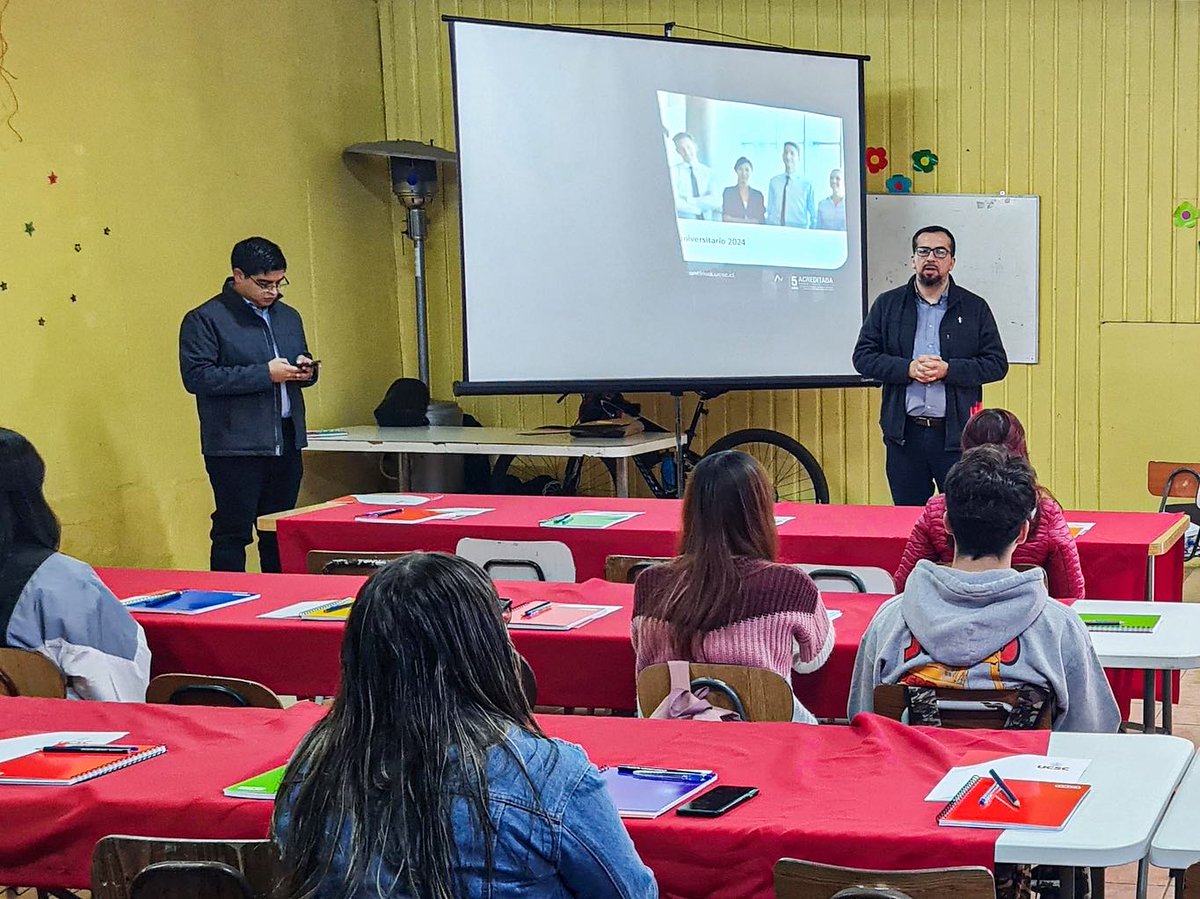 ucscconcepcion's tweet photo. Esta mañana se realizó el lanzamiento de un preuniversitario para jóvenes de la Población Libertad de Talcahuano, iniciativa gestionada por medio de @pastoralucsc y @formacioncontinua_ucsc, con recursos de la empresa pesquera @pacific_blu y apoyo de la parroquia Cristo Salvador ✍🏻.

La actividad es posible gracias a la valiosa colaboración de tres voluntarios y estudiantes de nuestra Universidad. 

📖 El Preuniversitario está diseñado para estudiantes de tercero y cuarto medio, con el objetivo de brindarles oportunidades de desarrollo personal y profesional, orientación vocacional y actividades de motivación.

#UCSCConcepción #Pastoral #Educación