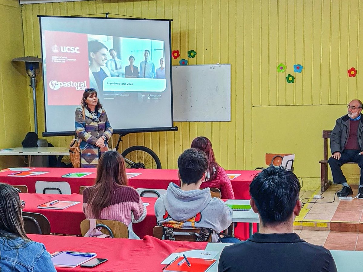 ucscconcepcion's tweet photo. Esta mañana se realizó el lanzamiento de un preuniversitario para jóvenes de la Población Libertad de Talcahuano, iniciativa gestionada por medio de @pastoralucsc y @formacioncontinua_ucsc, con recursos de la empresa pesquera @pacific_blu y apoyo de la parroquia Cristo Salvador ✍🏻.

La actividad es posible gracias a la valiosa colaboración de tres voluntarios y estudiantes de nuestra Universidad. 

📖 El Preuniversitario está diseñado para estudiantes de tercero y cuarto medio, con el objetivo de brindarles oportunidades de desarrollo personal y profesional, orientación vocacional y actividades de motivación.

#UCSCConcepción #Pastoral #Educación