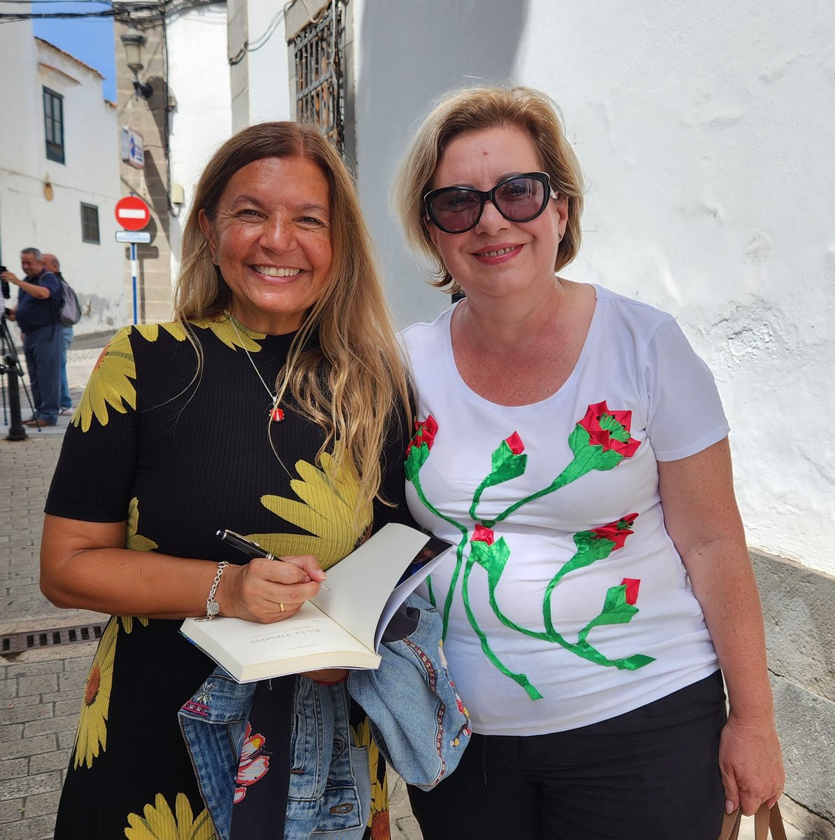 Con mi querida <a href="/nadiajimenez80/">Nadia Jiménez Castro</a> 
HOY, en la presentación del libro "ES EL TIEMPO"
<a href="/espiralveintiun/">espiralveintiuno</a>