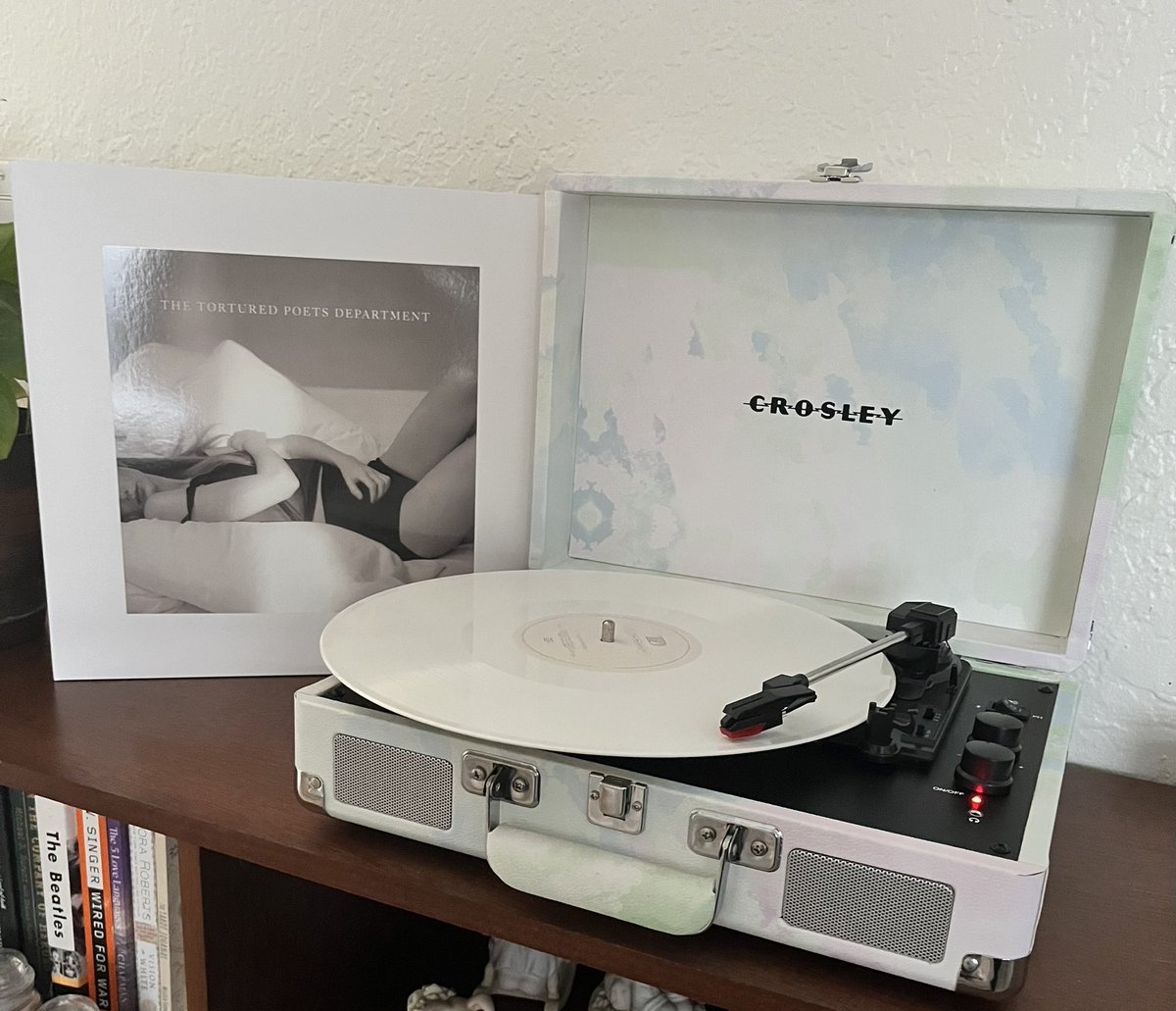 everywheresky's tweet image. It’s so pretty! 🤍 @taylornation13 #TaylorSwift