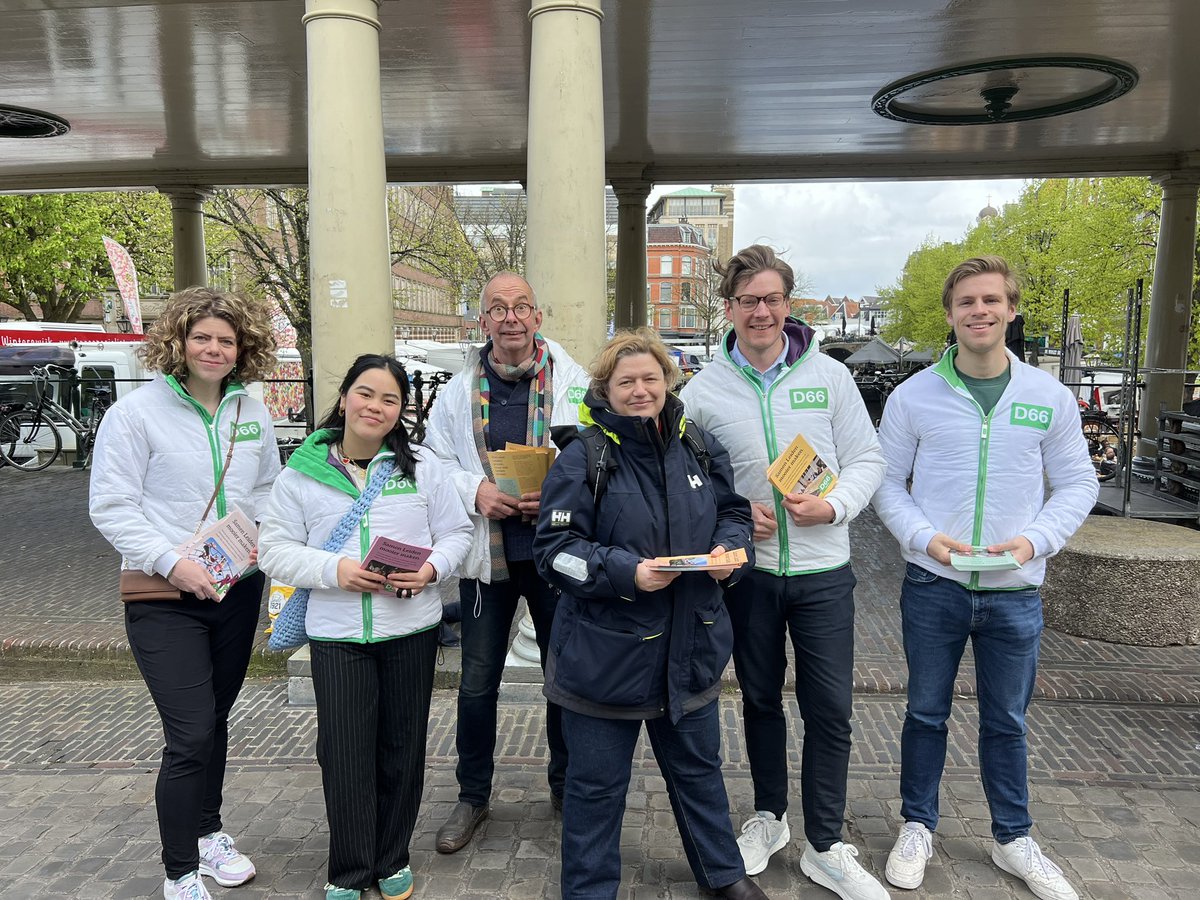 De Leidse gemeenteraad is nu twee jaar onderweg. Daarom stonden we vandaag op de stad om flyers uit te delen met wat we samen met andere partijen voor elkaar hebben gekregen. Een stad bestuur je namelijk niet alleen. Heb je ons gemist? Stuur ons een berichtje! 💪💚